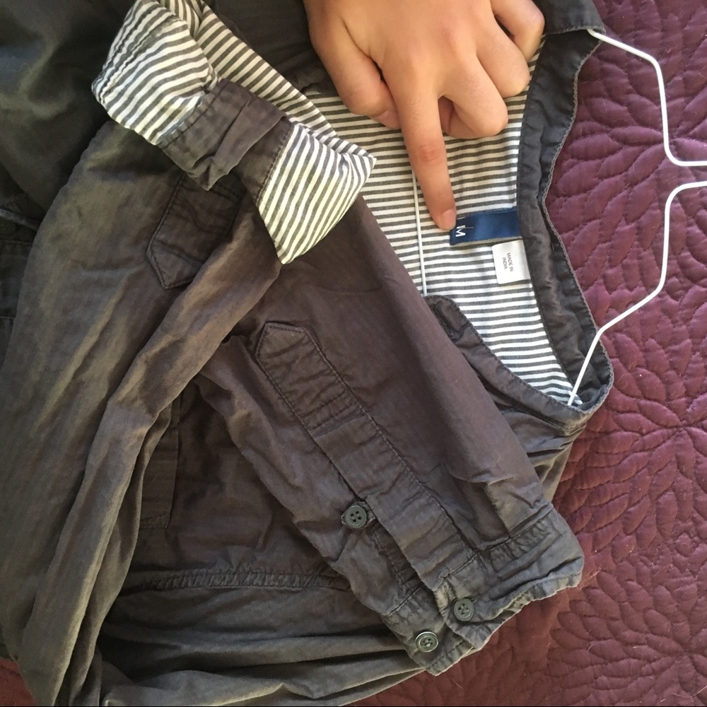 🌸Gray button down light shacket🌸 - Picture 4 of 6